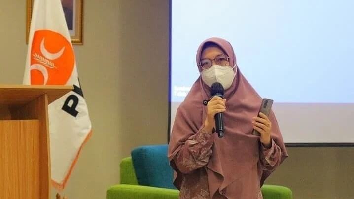 Hj.Iin Nur Fatinah saat menyampaikan sambutan pada acara Launching Himpunan Ayah Depok